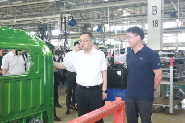 王志坚到中国重汽成都王牌商用车公司调研