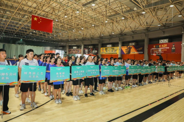 中国重汽举办“永不懈怠、永立潮头、永争第一”第十三届职工乒乓球比赛