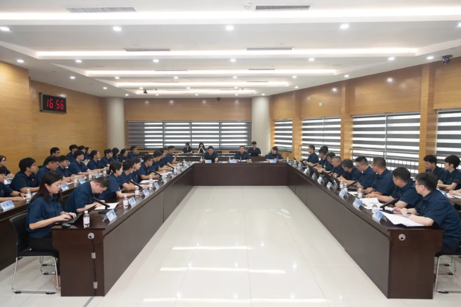 中国重汽集团召开2025届新员工一线实习工作座谈会